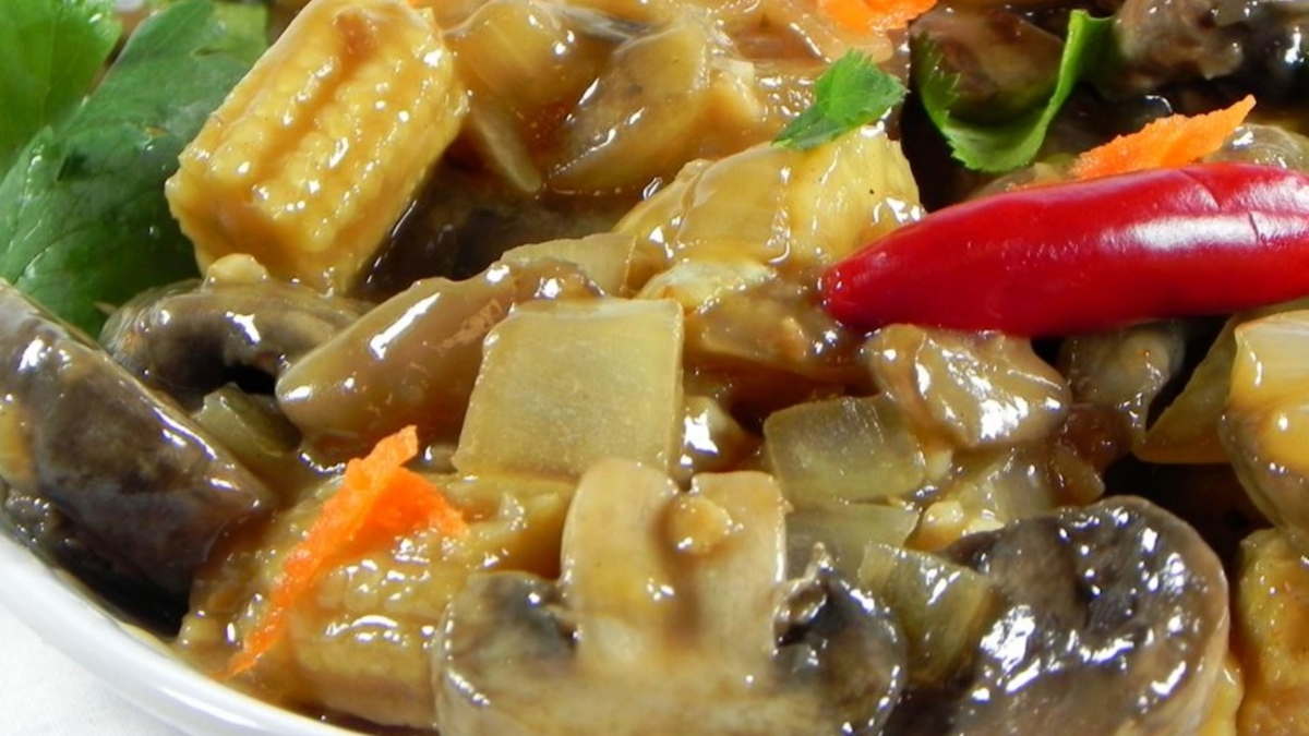 10 Delicious and Savory Thai Stir Fry Dishes You Don't Want to Miss